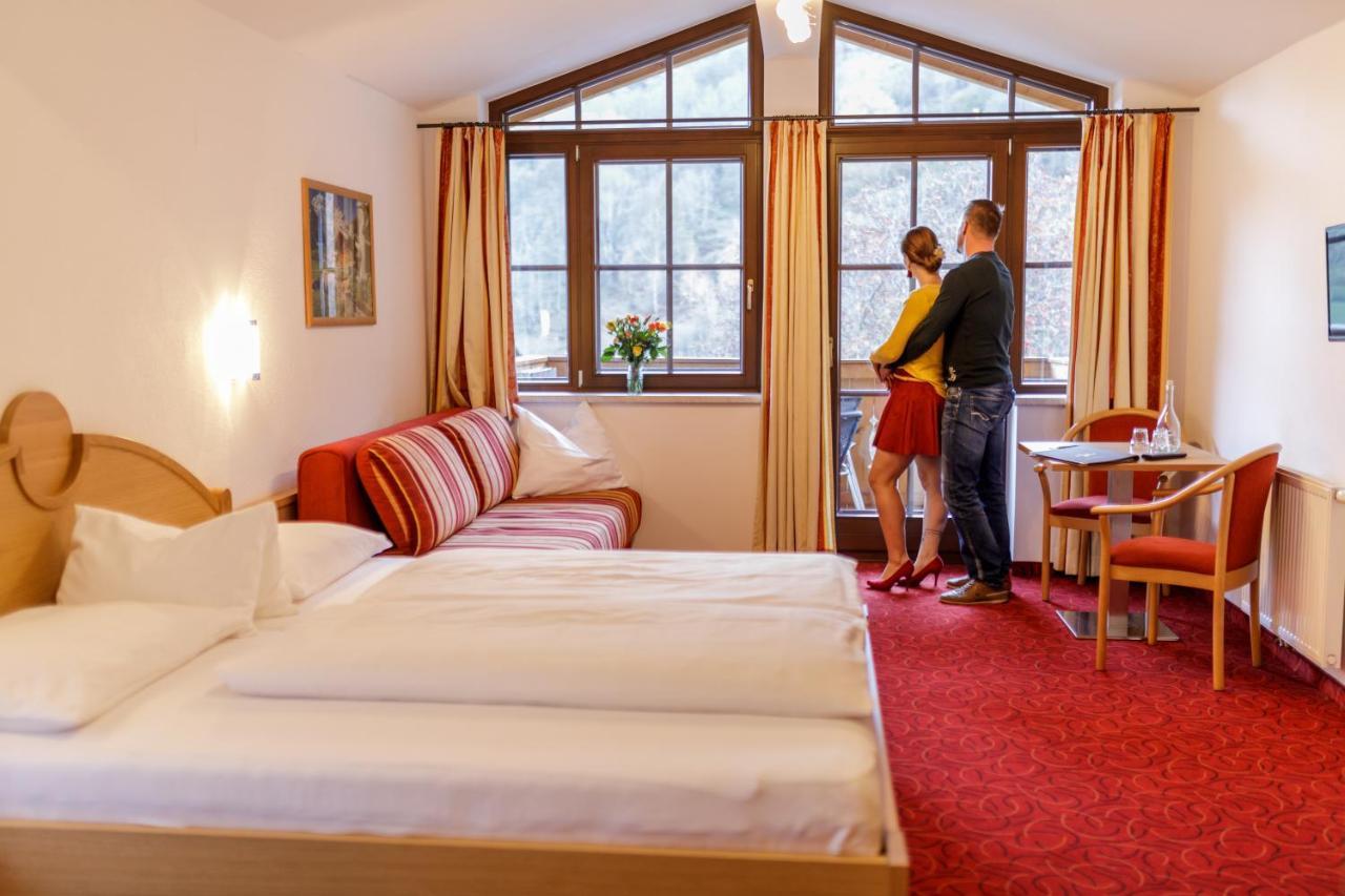 Feriendorf Ponyhof Hotel Fusch an der Grossglocknerstrasse Ngoại thất bức ảnh