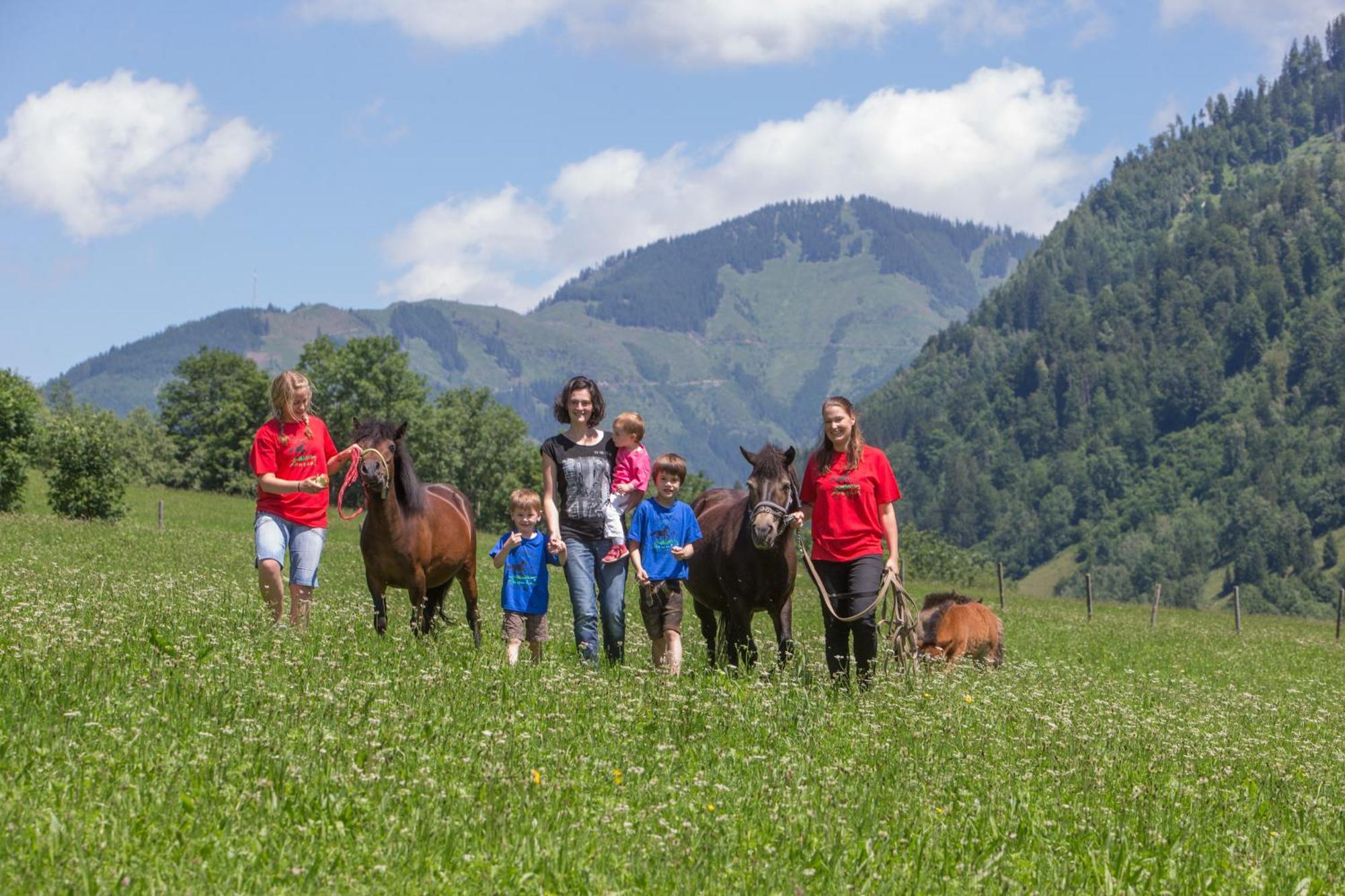 Feriendorf Ponyhof Hotel Fusch an der Grossglocknerstrasse Ngoại thất bức ảnh